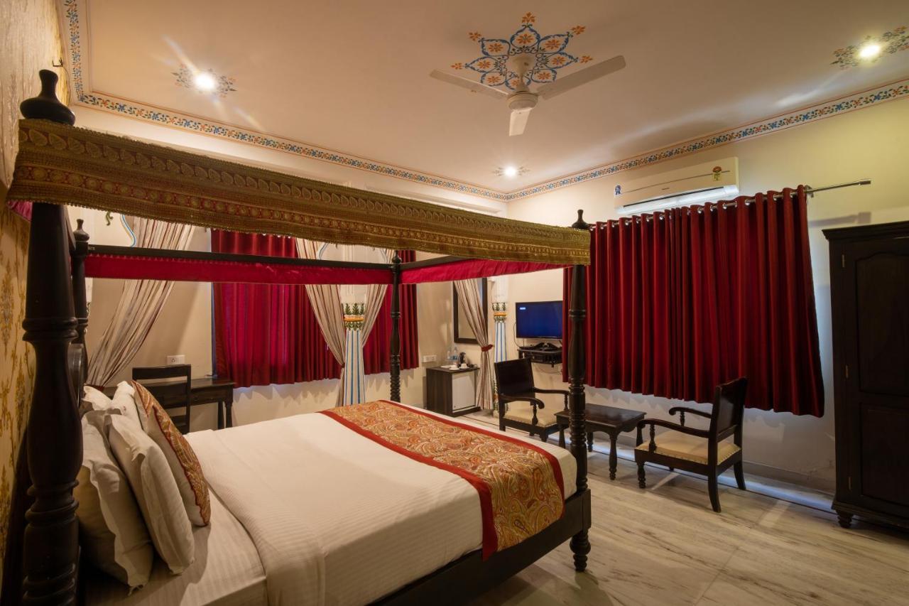 Hotel Royal Pratap Niwas Udaipur Exteriör bild