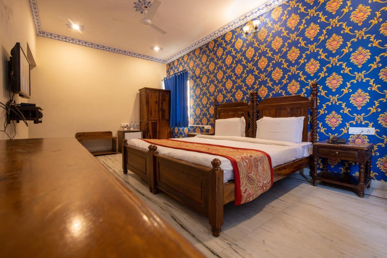 Hotel Royal Pratap Niwas Udaipur Exteriör bild
