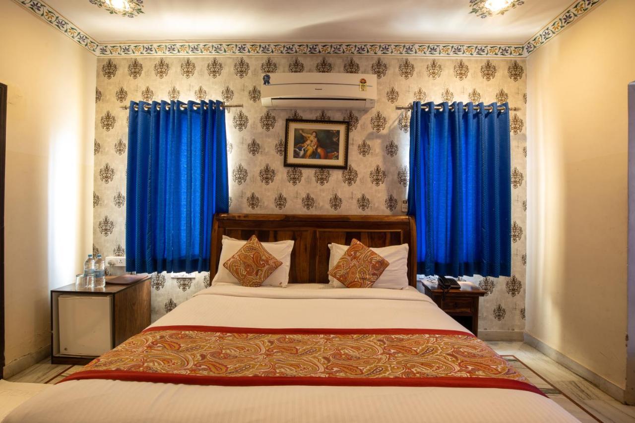 Hotel Royal Pratap Niwas Udaipur Exteriör bild