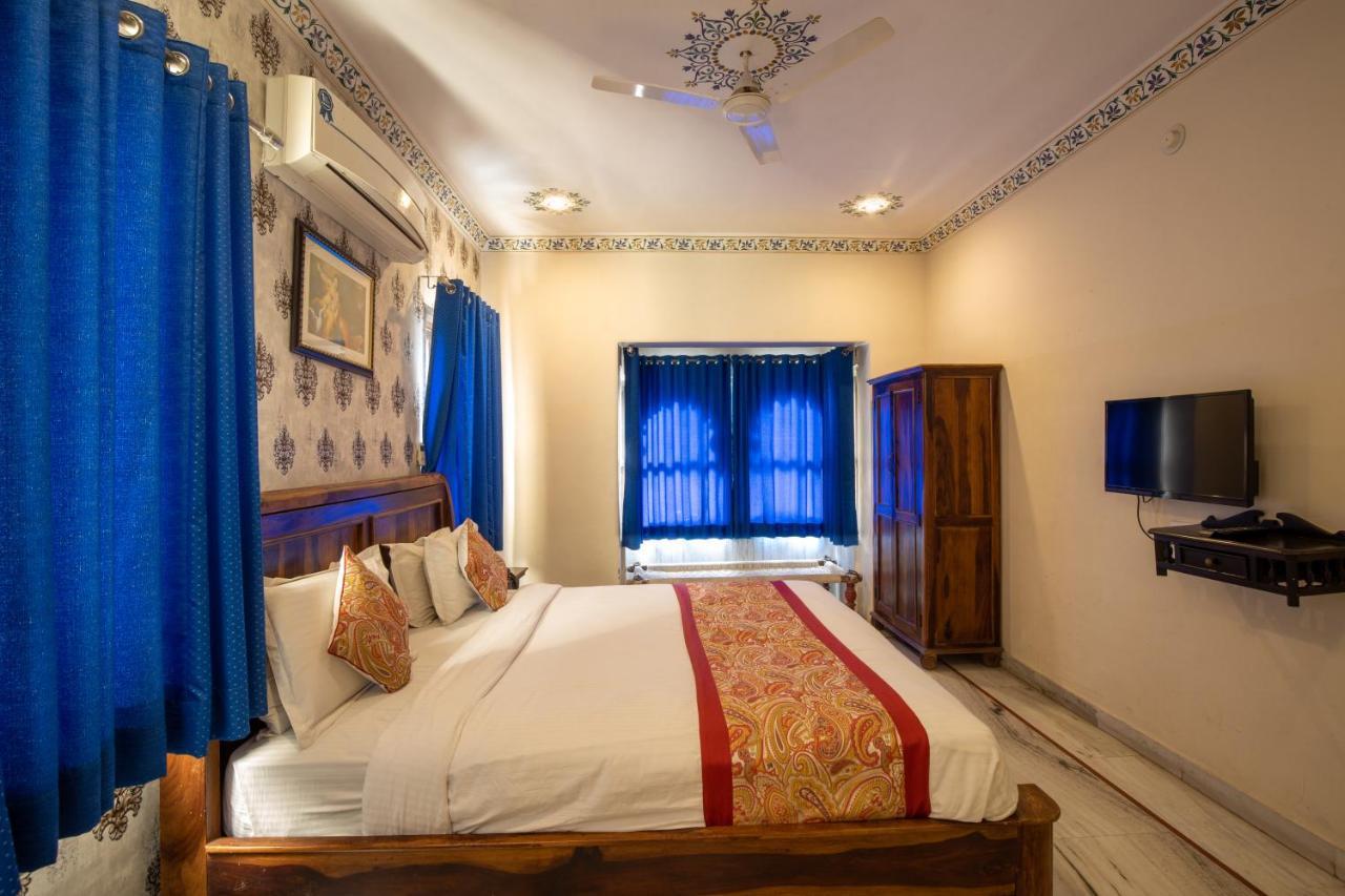 Hotel Royal Pratap Niwas Udaipur Exteriör bild