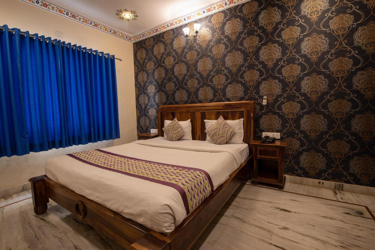 Hotel Royal Pratap Niwas Udaipur Exteriör bild