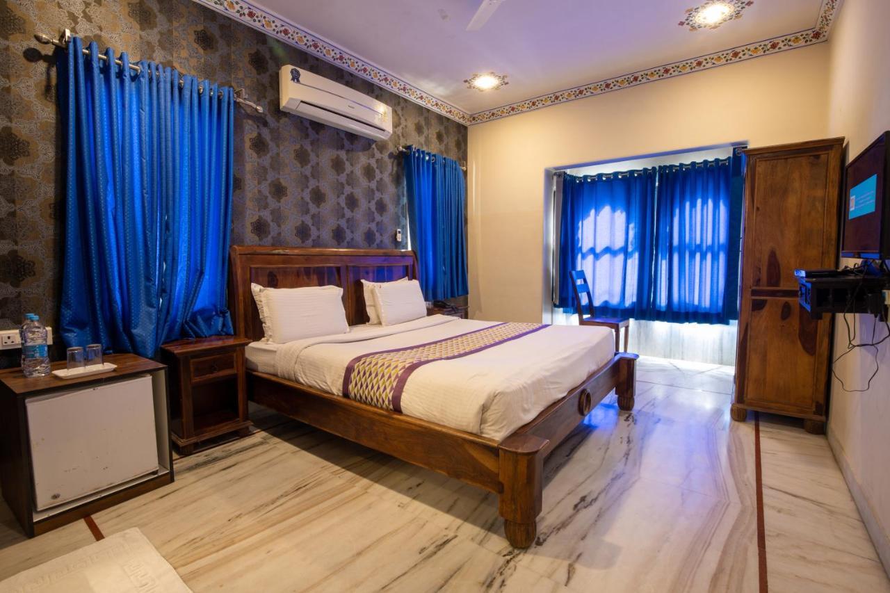 Hotel Royal Pratap Niwas Udaipur Exteriör bild