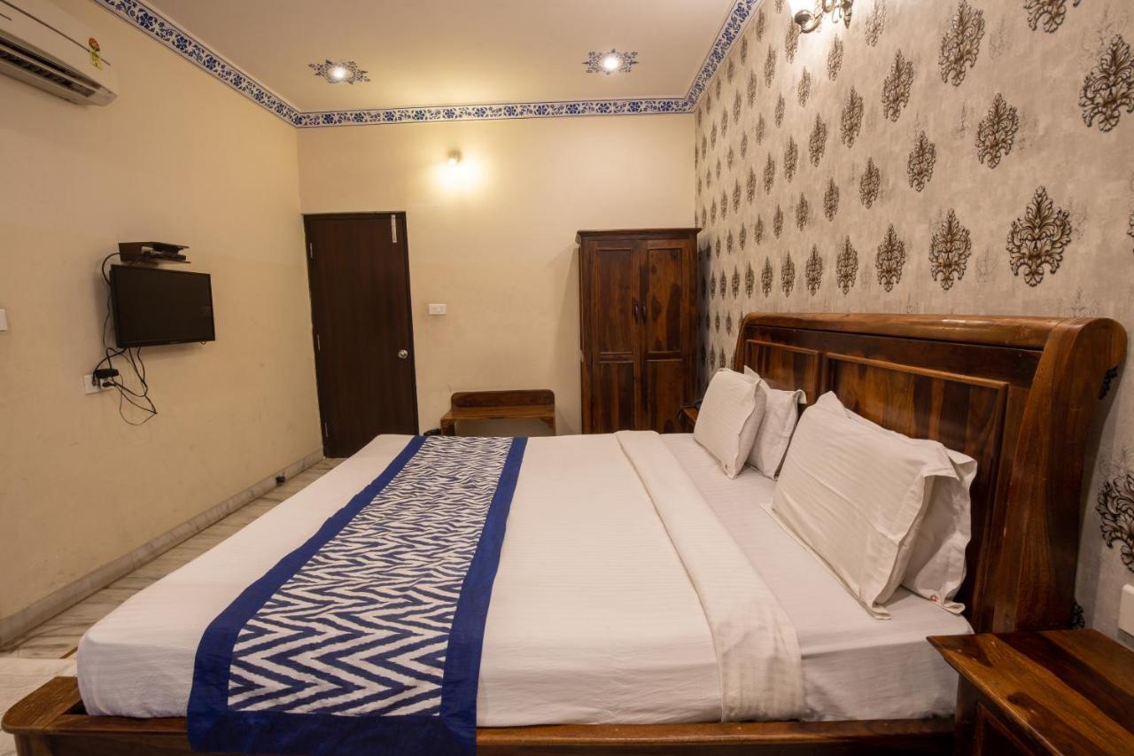 Hotel Royal Pratap Niwas Udaipur Exteriör bild