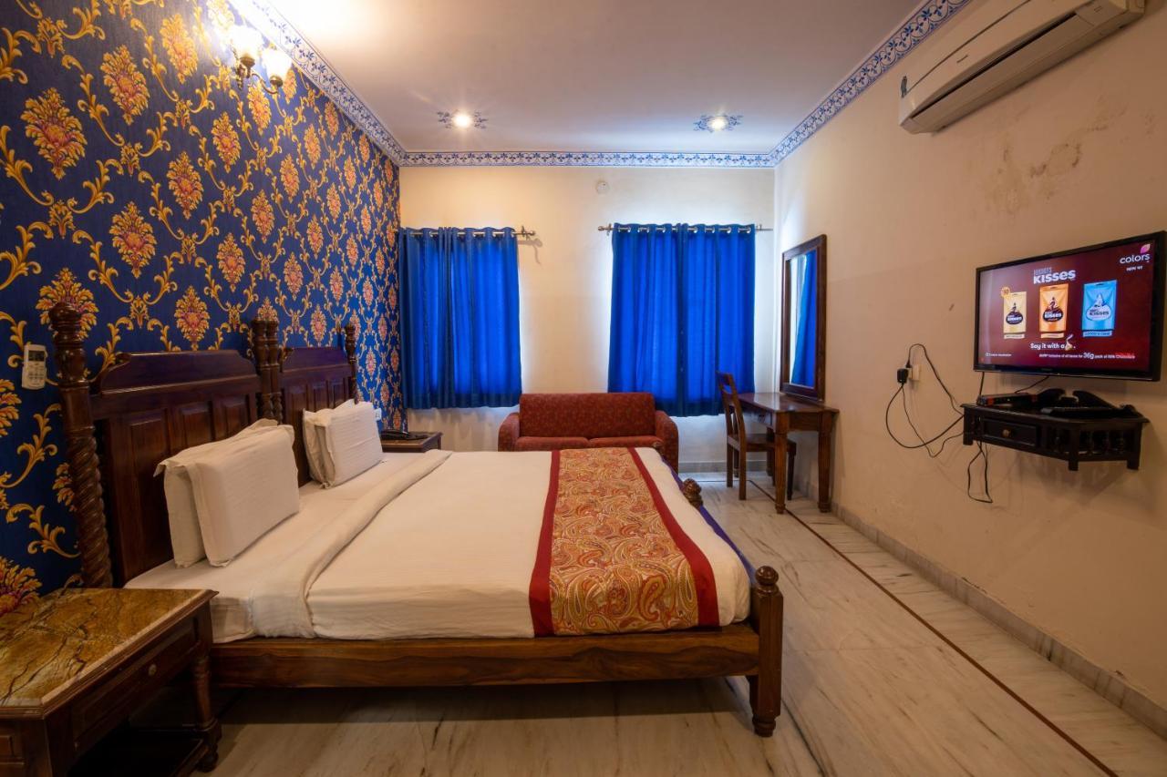 Hotel Royal Pratap Niwas Udaipur Exteriör bild