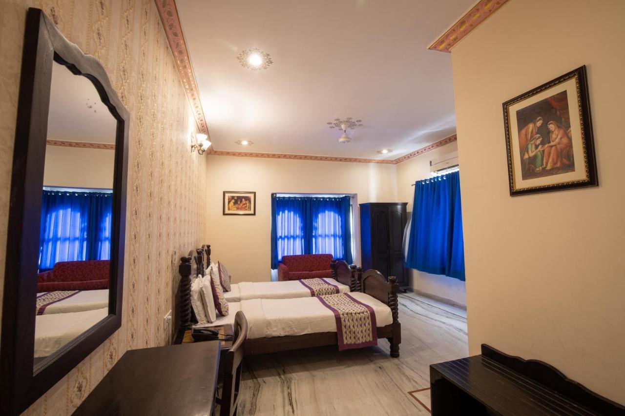 Hotel Royal Pratap Niwas Udaipur Exteriör bild