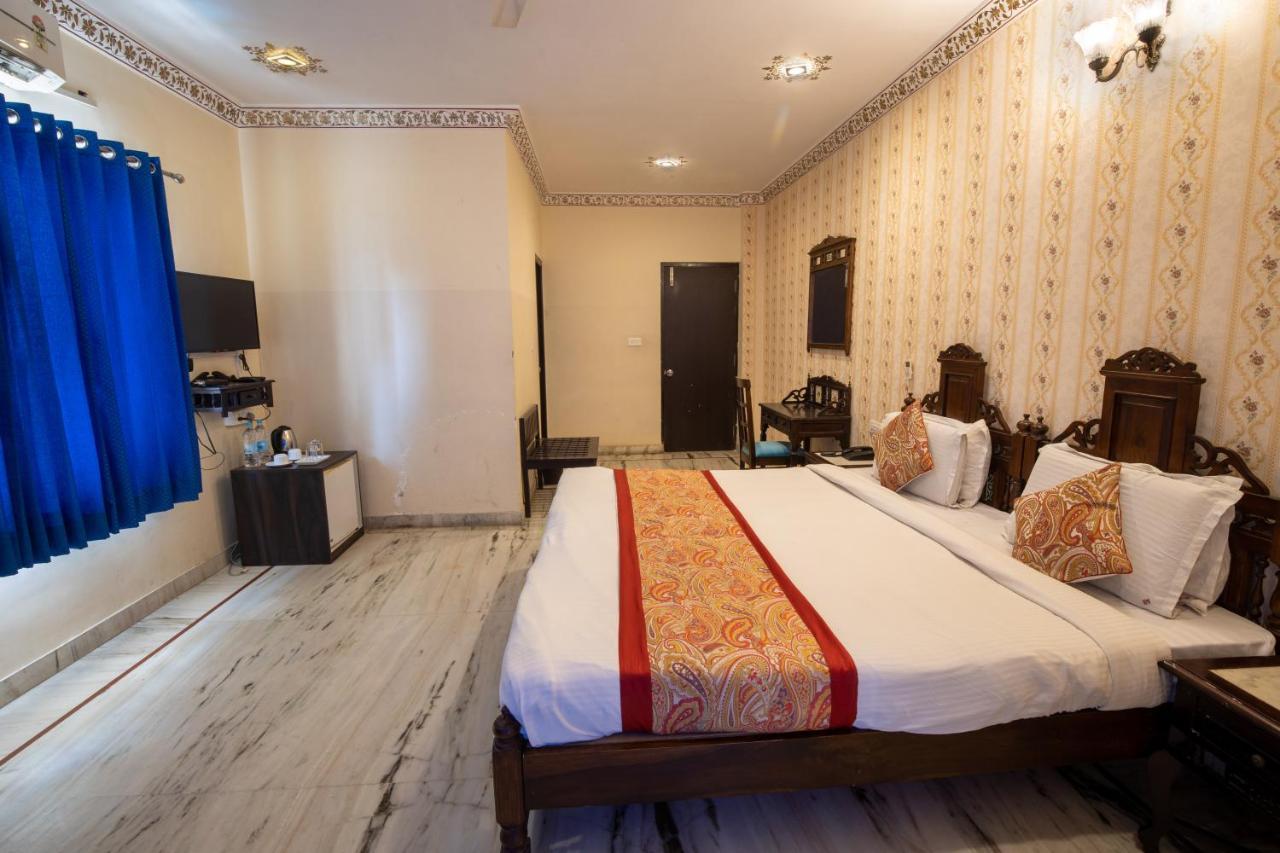 Hotel Royal Pratap Niwas Udaipur Exteriör bild