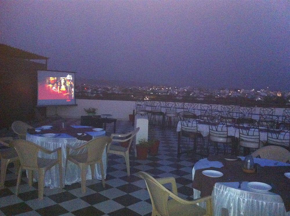 Hotel Royal Pratap Niwas Udaipur Exteriör bild