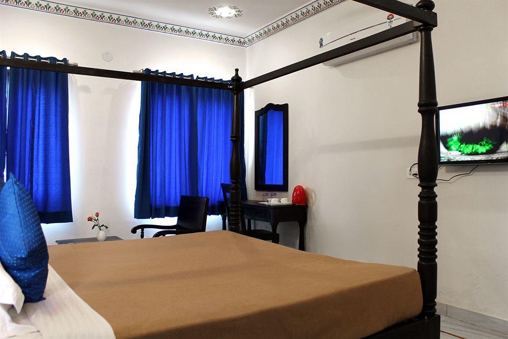 Hotel Royal Pratap Niwas Udaipur Exteriör bild