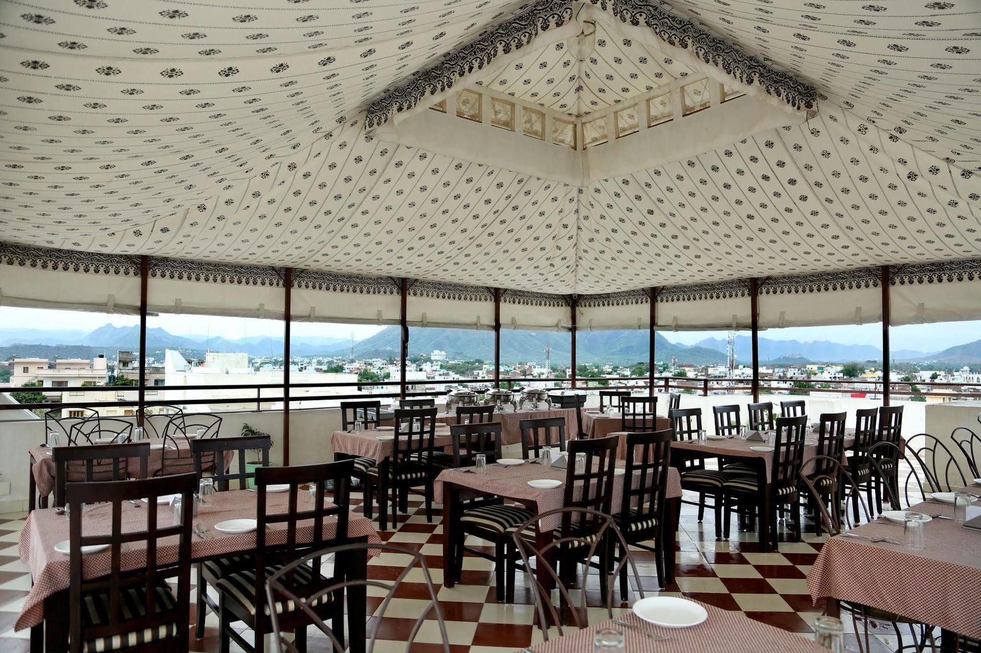 Hotel Royal Pratap Niwas Udaipur Exteriör bild