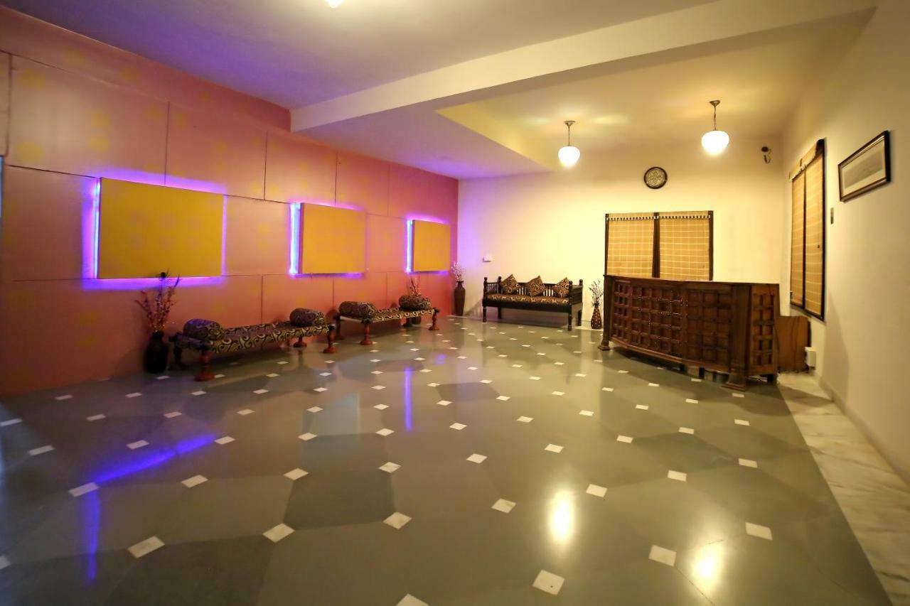 Hotel Royal Pratap Niwas Udaipur Exteriör bild