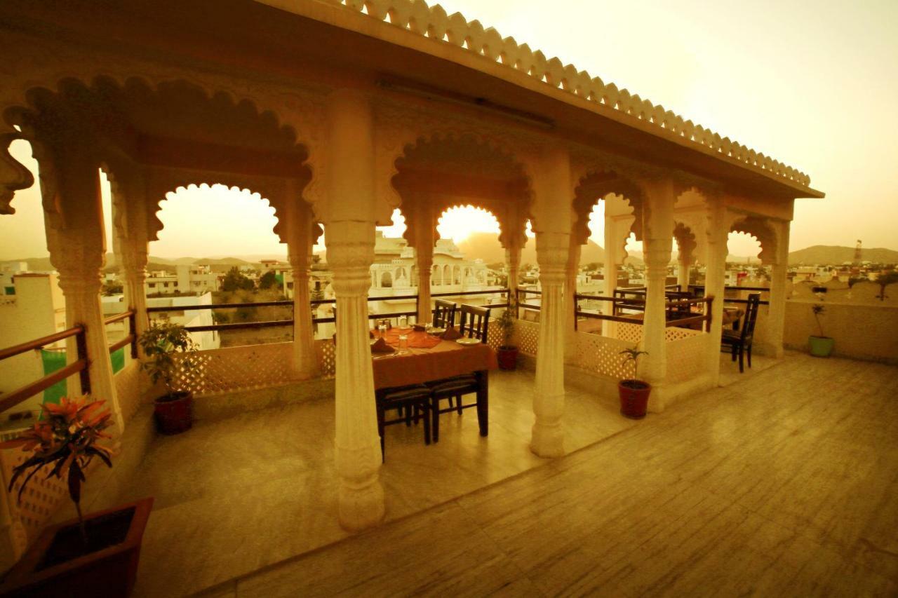 Hotel Royal Pratap Niwas Udaipur Exteriör bild