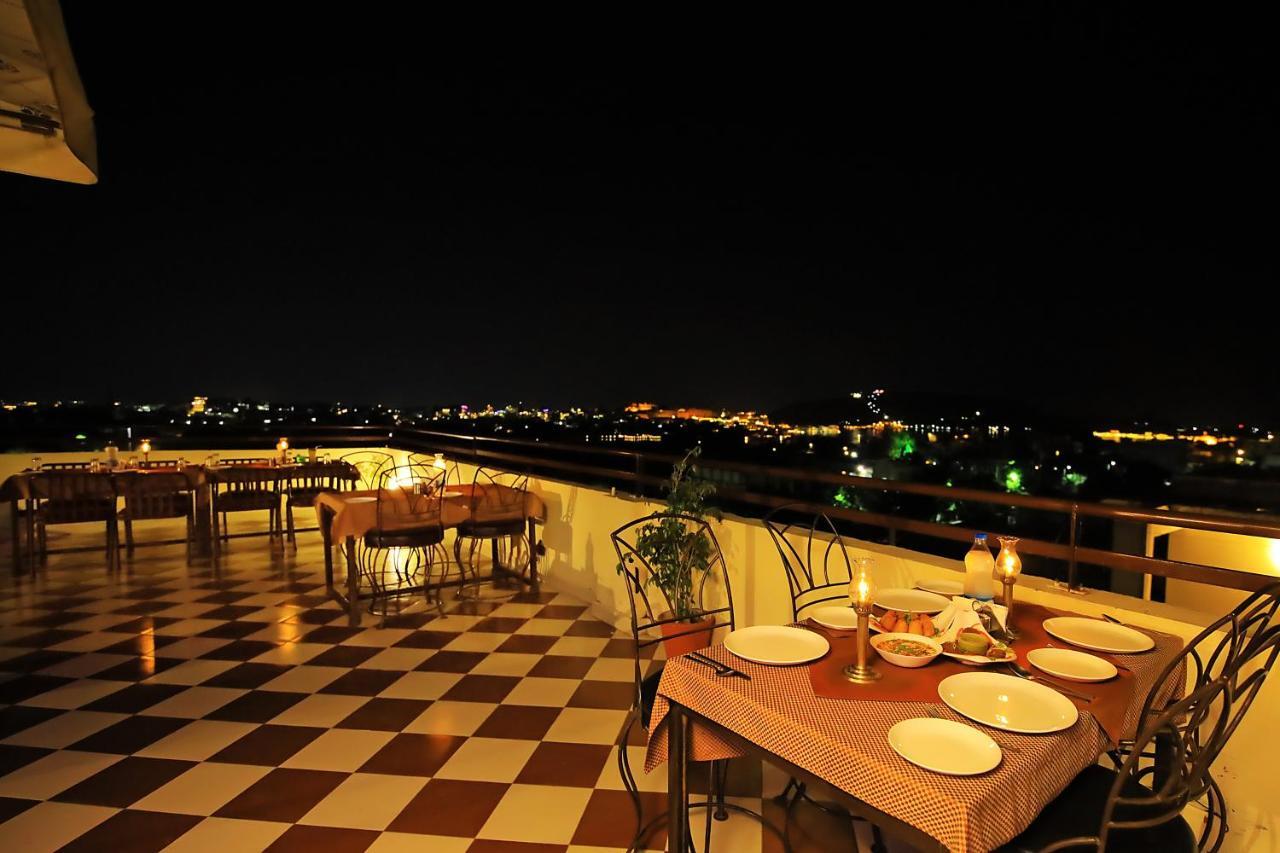 Hotel Royal Pratap Niwas Udaipur Exteriör bild
