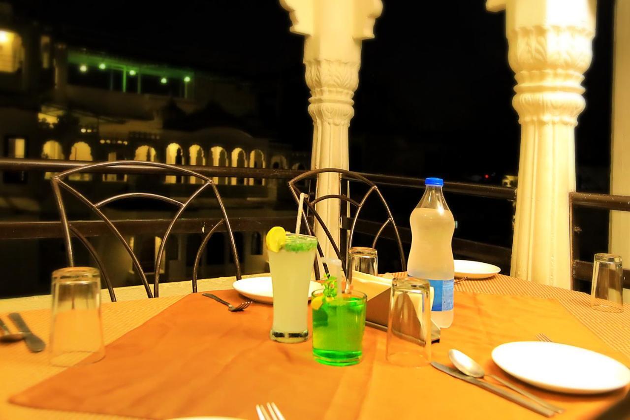 Hotel Royal Pratap Niwas Udaipur Exteriör bild