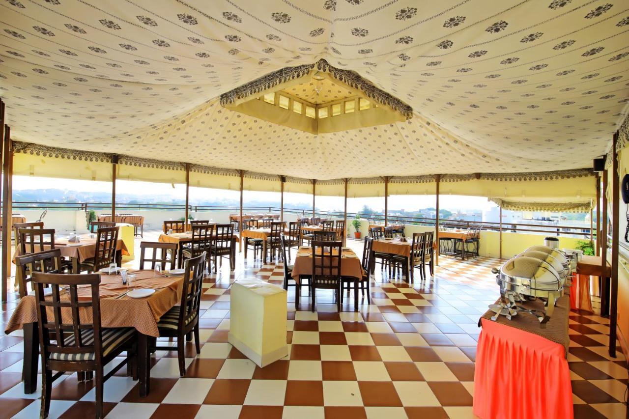 Hotel Royal Pratap Niwas Udaipur Exteriör bild